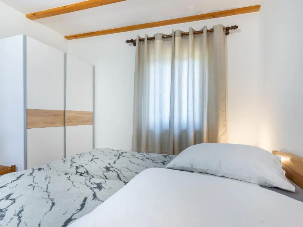 Merag Sunrise Apartment Cres
