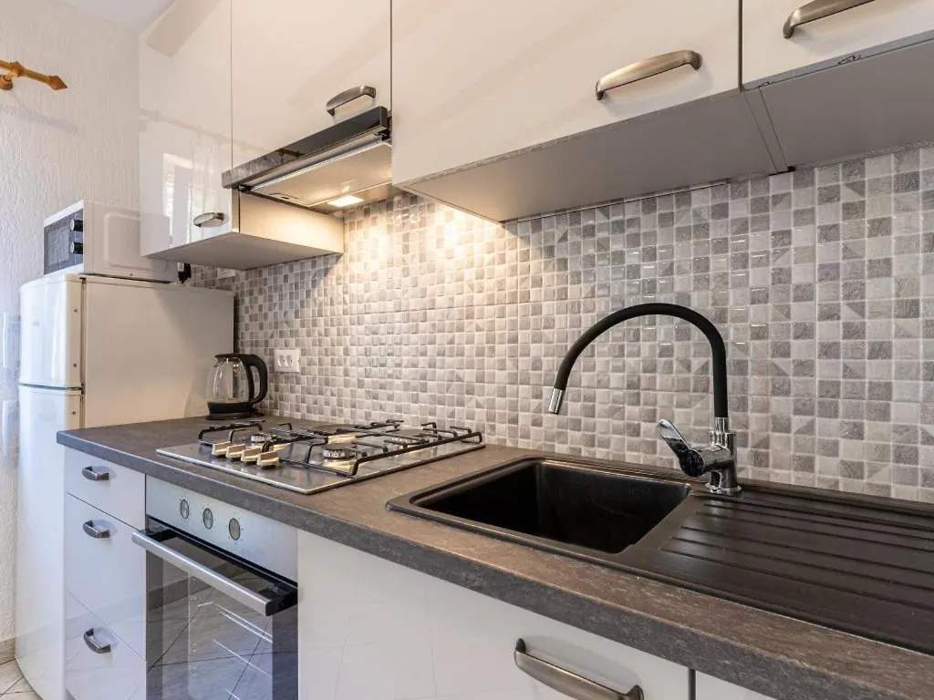 Merag Sunrise Apartment Cres